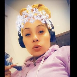 Meet your Posher, Crystal